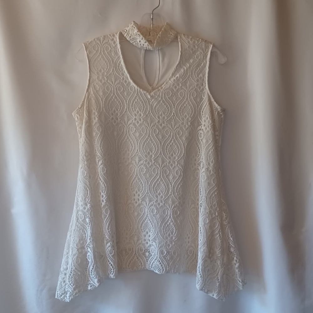 Brittany Black White Lace Tunic Top Sleeveless Sharkbite Hem Keyhole Size M